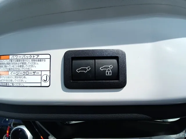 Toyota Corolla Cross Z Pkg 2023 (Hybrid, Auction Grade 4.5) – Pearl | 25,601 km | Dhaka Ready | STK-260338