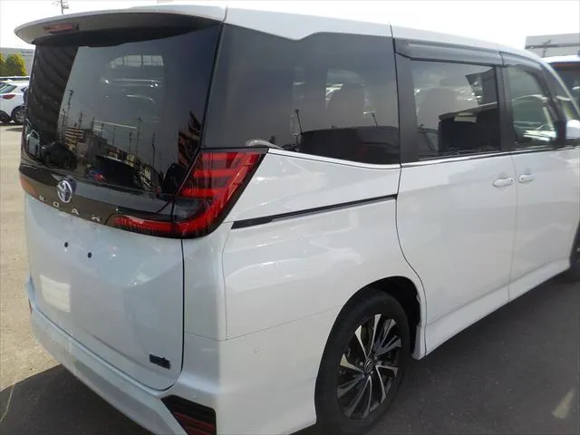 Toyota Noah G 2023 (Hybrid, Auction Grade 5) – Pearl | 32,733 km | Dhaka Ready | STK-260419