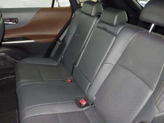Toyota Harrier Z Leather 2023 (Hybrid, Auction Grade 4.5) – Pearl | 24,000 km | July | STK-260587