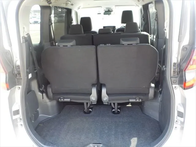 Toyota Noah X 2022 (Non Hybrid, Auction Grade 4) – Gray (1K0) | 79,873 km | Upcoming | STK-260831