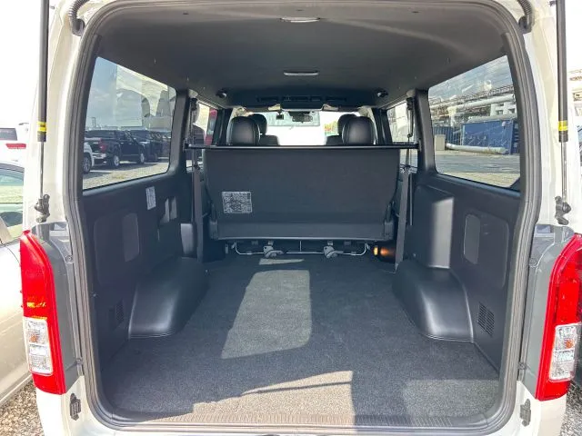 Toyota Hiace DX 2020 (Non Hybrid, Auction Grade 4) – Pearl | 112,022 km | Upcoming | STK-250192
