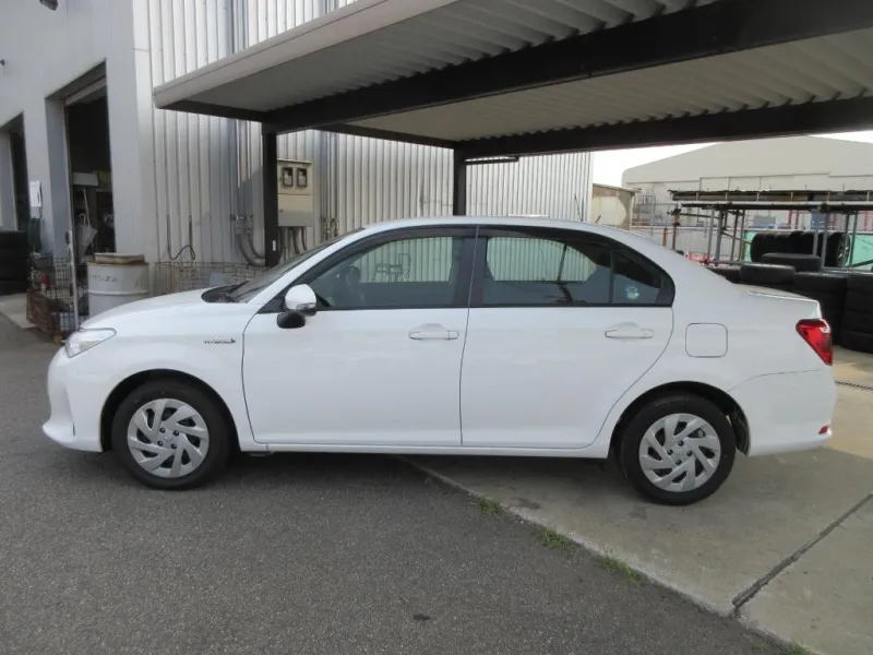 Toyota Axio EX 2020 (Hybrid, Auction Grade 4) – Pearl | 94,023 km | ECB Showroom | STK-250097