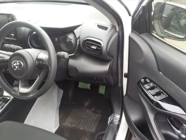 Toyota YARIS CROSS G 2021 (Hybrid, Auction Grade 4.5) – Pearl/Black Two-Tone (2KR) | 47,873 km | Port | STK-260892