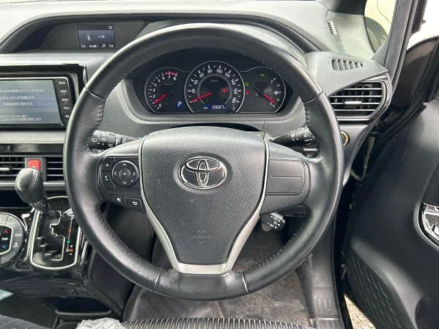 Toyota Noah SI 2020 (Non Hybrid, Auction Grade 4) – Black | 33,083 km | ECB Showroom | STK-250050
