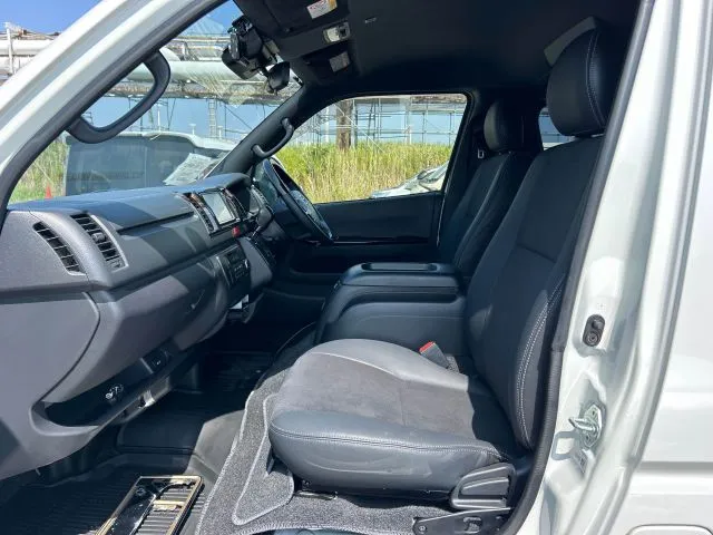 Toyota Hiace DX 2020 (Non Hybrid, Auction Grade 4) – Pearl | 112,022 km | Upcoming | STK-250192