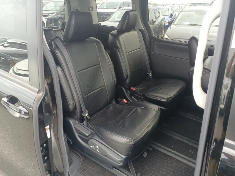 Toyota Noah X Smart 2021 (Non Hybrid, Auction Grade R) – Black | 36,000 km | Incoming 2026-07-30 | STK-260612