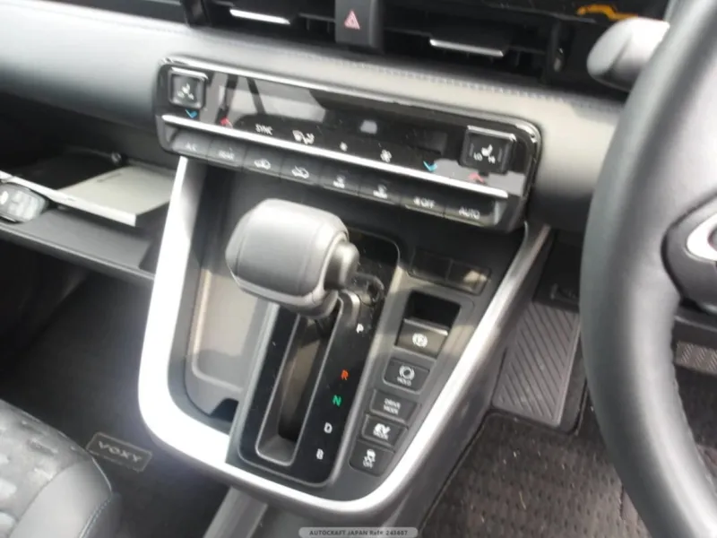 Toyota Voxy S-Z 2022 (Hybrid, Auction Grade 4) – Pearl | 42,000 km | Showroom | STK-260664