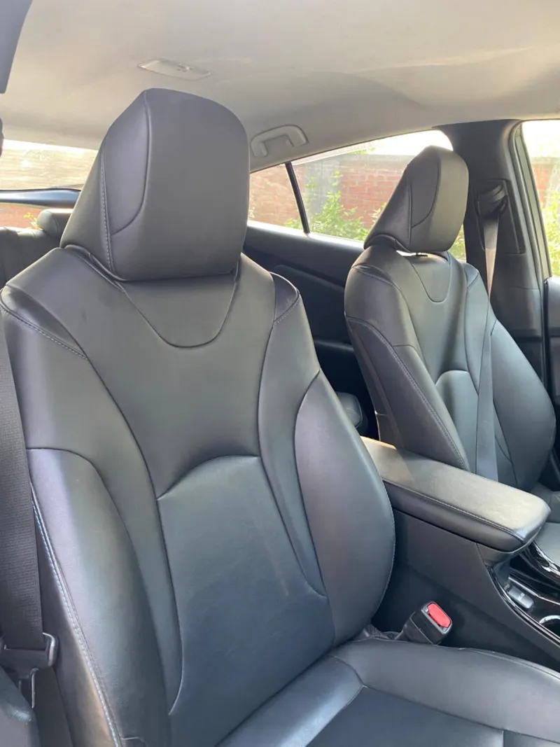 Toyota Prius S Touring Selection (Hybrid, Auction Grade 4) – Pearl | 109,085 km | STK-260633