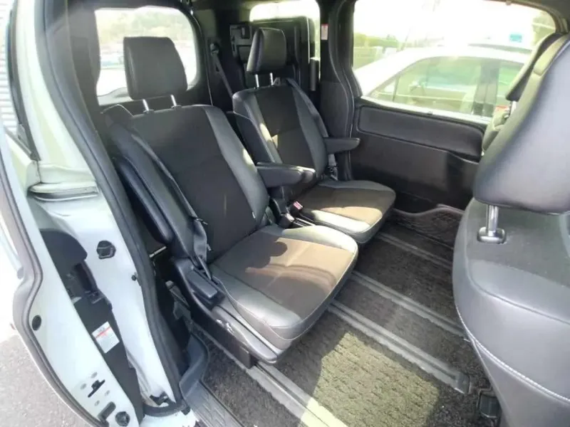 Toyota Noah SI WXB-3 2021 (Hybrid, Auction Grade 4) – Pearl | 69,658 km | Dhaka Ready | STK-260453