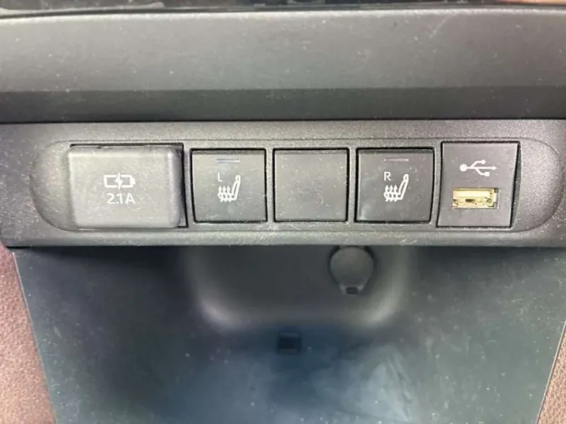 Toyota YARIS CROSS Z 2021 (Hybrid, Auction Grade 4.5) – Pearl | 30,000 km | End of July | STK-260672