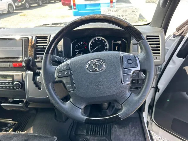 Toyota Hiace DX 2020 (Non Hybrid, Auction Grade 4) – Pearl | 112,022 km | Upcoming | STK-250192