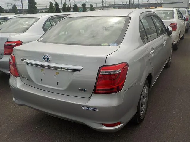 Toyota Axio X 2018 (Hybrid, Auction Grade 4) – Silver | 77,628 km | ECB Showroom | STK-260084