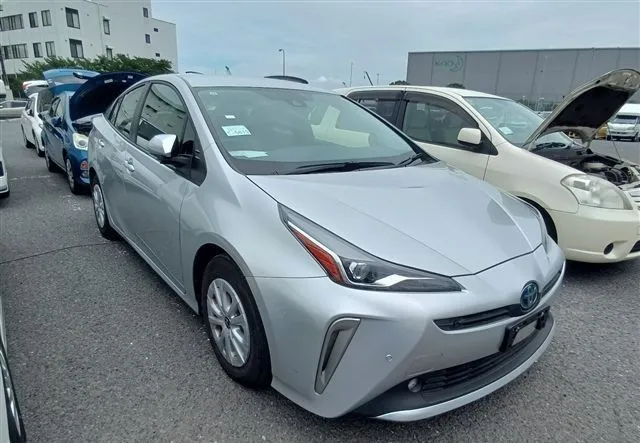 Toyota Prius S Safety Plus II 2021 (Hybrid, Auction Grade 3.5) – Silver | 42,667 km | Incoming | STK-260954