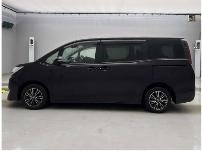 Toyota Noah X 2021 (Non Hybrid, Auction Grade 3.5) – Black | 55,000 km | Dhaka | STK-260533