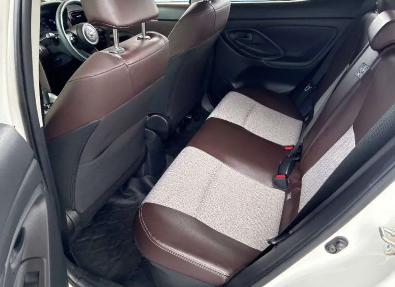 Toyota YARIS CROSS Z 2021 (Hybrid, Auction Grade 4.5) – Pearl Two-Tone | 52,450 km | Upcoming | STK-260601