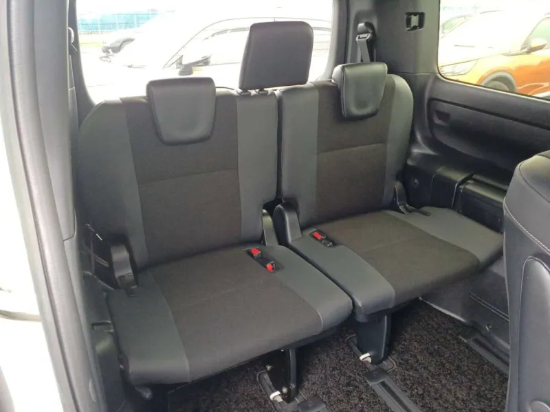 Toyota Noah Si WXB III 2021 (Petrol, Auction Grade 4.5) – Pearl | 38,000 km | Upcoming | STK-260973