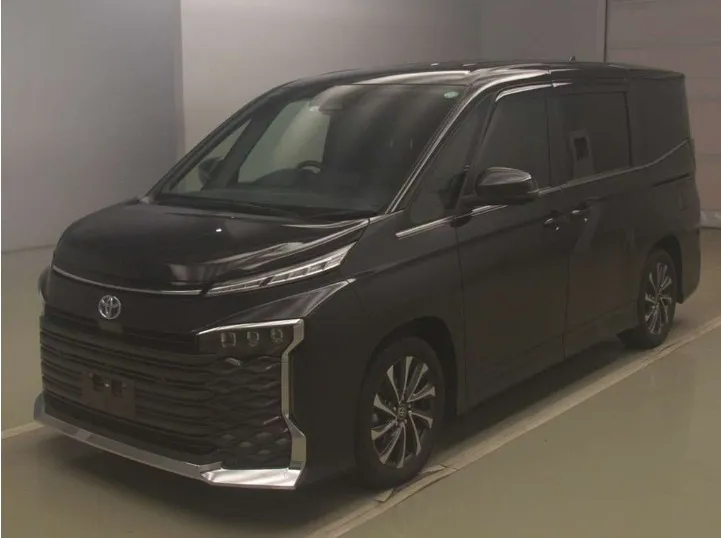 Toyota Voxy S-Z 2022 (Hybrid, Auction Grade 4.5) – Black | 56,000 km | Dhaka | STK-260278
