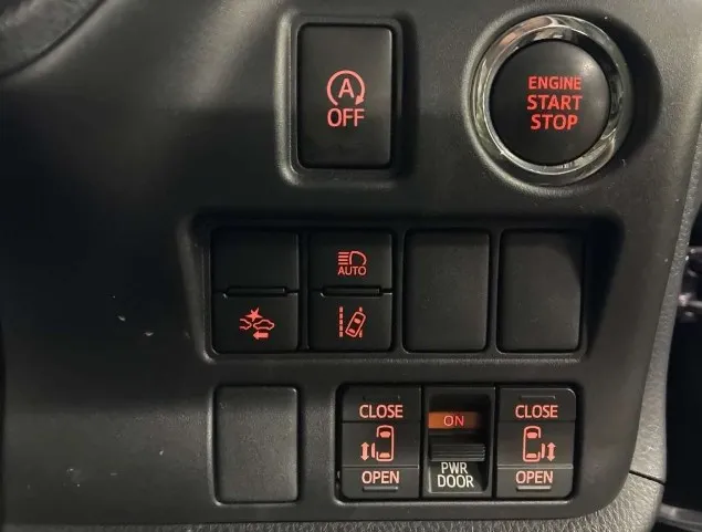 Toyota Noah X 2021 (Non Hybrid, Auction Grade 3.5) – Black | 55,000 km | Dhaka | STK-260533