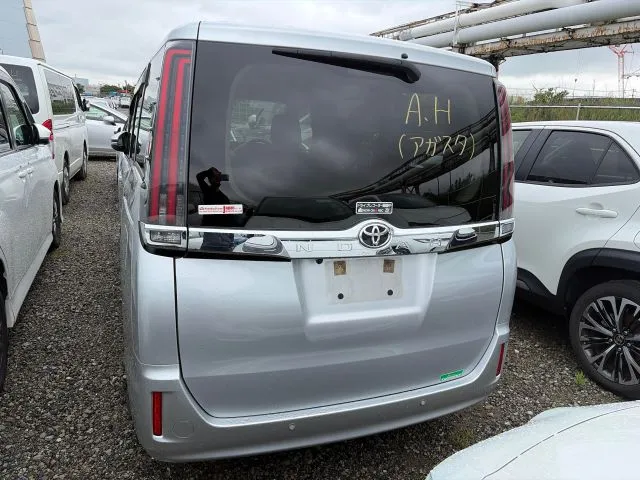 Toyota Noah X Smart 2021 (Non Hybrid, Auction Grade 4) – Silver | 88,289 km | Upcoming | STK-260611