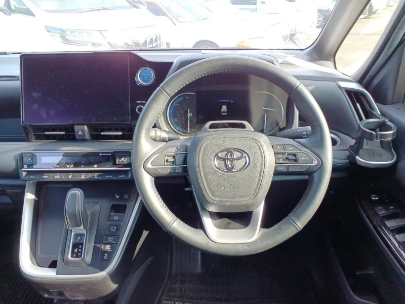 Toyota Voxy S-Z 2022 (Hybrid, Auction Grade 4.5) – Pearl | 46,706 km | Dhaka | STK-260613