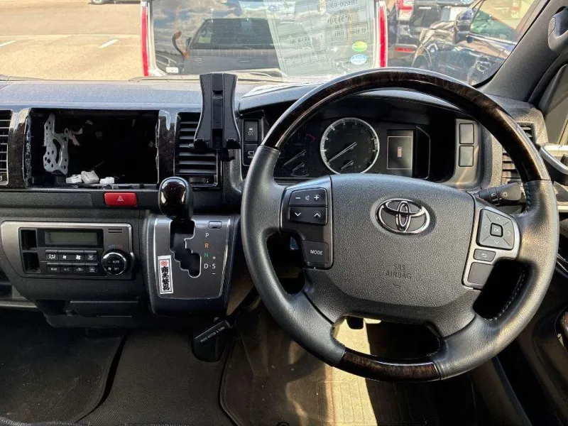 Toyota Hiace Super GL Dark Prime II 2022 (Non Hybrid, Auction Grade 4) – Pearl | 35,000 km | Upcoming | STK-260542