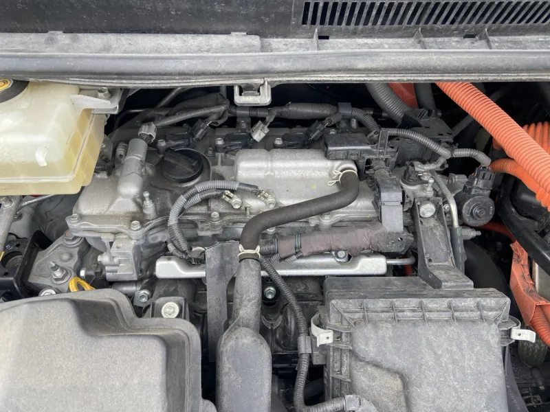 Toyota Esquire GI 2020 (Hybrid, Auction Grade R) – Pearl | 72,504 km | Dhaka | STK-260608