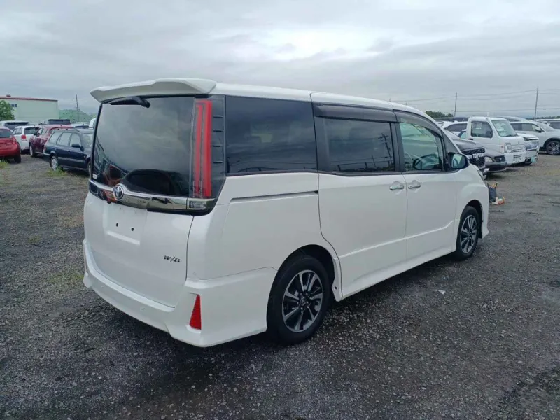 Toyota Noah Si WXB III 2021 (Petrol, Auction Grade 4.5) – Pearl | 38,000 km | Upcoming | STK-260973