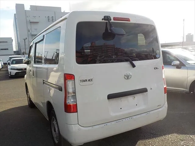 Toyota TownAce GL 2021 (Non Hybrid, Auction Grade 3) – White | 115,080 km | Dhaka | STK-260812