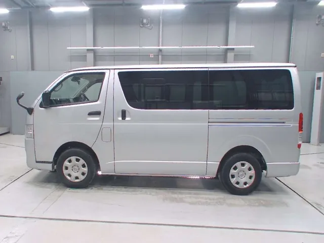 Toyota Hiace DX GL 2021 (Non Hybrid, Auction Grade 3.5) – Silver | 135,036 km | Upcoming | STK-260627