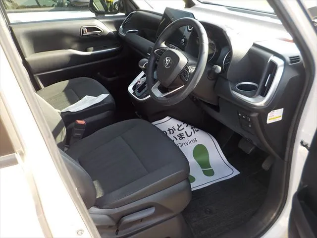 Toyota Noah G 2023 (Non Hybrid, Auction Grade 4) – Pearl | 102,110 km | STK-260830