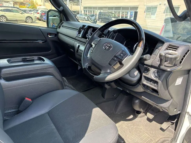 Toyota Hiace Super GL Dark Prime II 2022 (Non Hybrid, Auction Grade 4) – Pearl | 35,000 km | Upcoming | STK-260542
