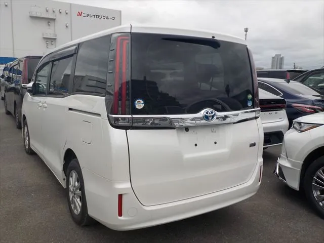 Toyota Noah X 2021 (Hybrid, Auction Grade 3.5) – Pearl | 55,932 km | Upcoming | STK-260820