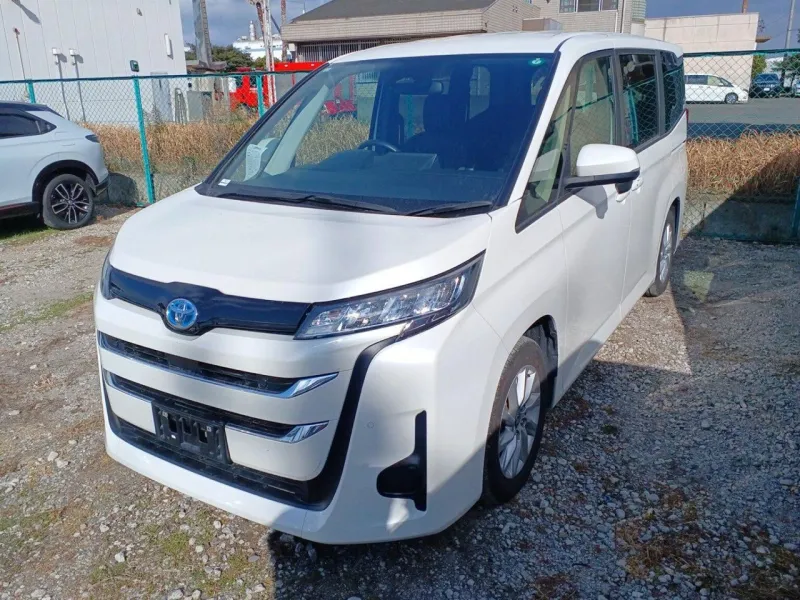 Toyota Noah G 2022 (Hybrid, Auction Grade 4.5) – Pearl | 81,216 km | STK-260410