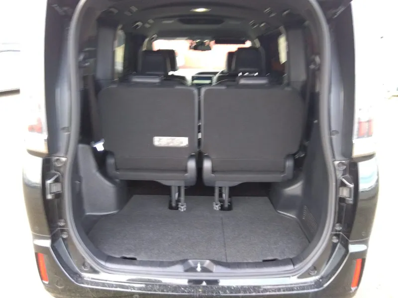 Toyota Esquire GI 2020 (Hybrid, Auction Grade 4.5) – Black | 79,465 km | ECB Showroom | STK-250010