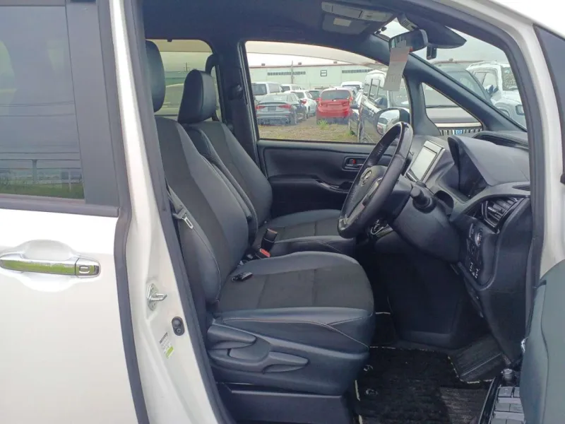Toyota Noah Si WXB III 2021 (Petrol, Auction Grade 4.5) – Pearl | 38,000 km | Upcoming | STK-260973