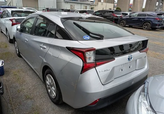 Toyota Prius S Safety Plus II 2021 (Hybrid, Auction Grade 3) – Silver | 34,093 km | Mongla | STK-260483