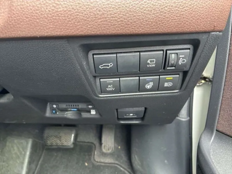 Toyota YARIS CROSS Z 2021 (Hybrid, Auction Grade 4.5) – Pearl | 30,000 km | End of July | STK-260672