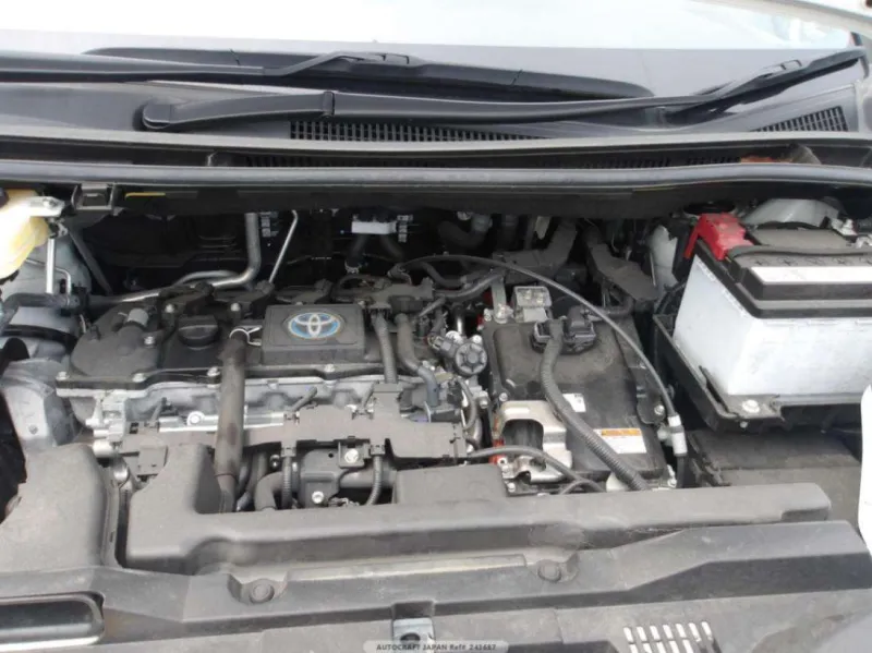 Toyota Voxy S-Z 2022 (Hybrid, Auction Grade 4) – Pearl | 42,000 km | Showroom | STK-260664
