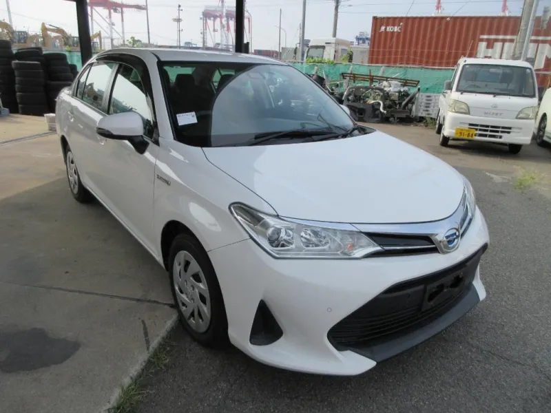 Toyota Axio EX 2020 (Hybrid, Auction Grade 4) – Pearl | 94,023 km | ECB Showroom | STK-250097