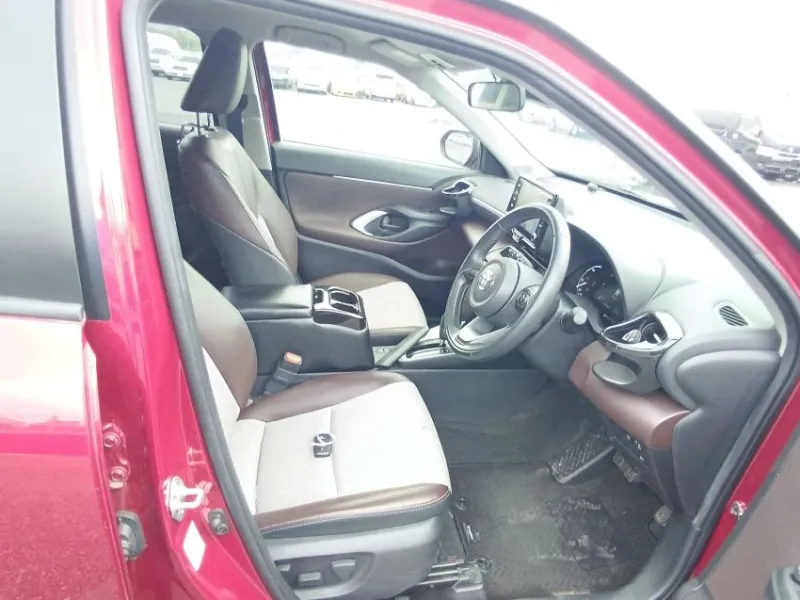 Toyota YARIS CROSS Z 2021 (Hybrid, Auction Grade 4.5) – Red Two-Tone | 24,000 km | STK-260674