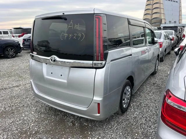 Toyota Noah XL 2020 (Non Hybrid, Auction Grade RA) – Silver | 57,358 km | Dhaka | STK-260609