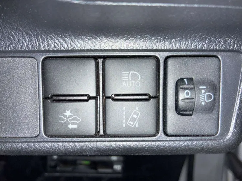 Toyota Axio EX 2021 (Hybrid, Auction Grade 4) – Silver | 31,700 km | Upcoming | STK-260507