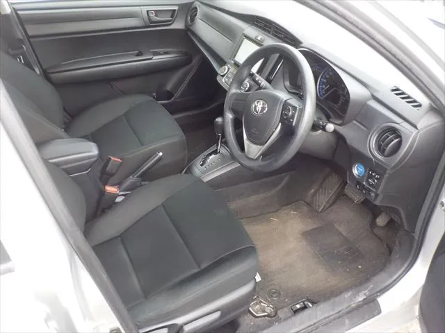 Toyota Axio EX 2022 (Hybrid, Auction Grade 4.5) – Silver | 81,600 km | Upcoming | STK-260842