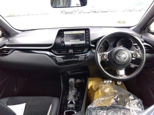 Toyota C-HR GR Sports 2020 (Hybrid, Auction Grade 4.5) – Black | 96,000 km | Dhaka | STK-250075