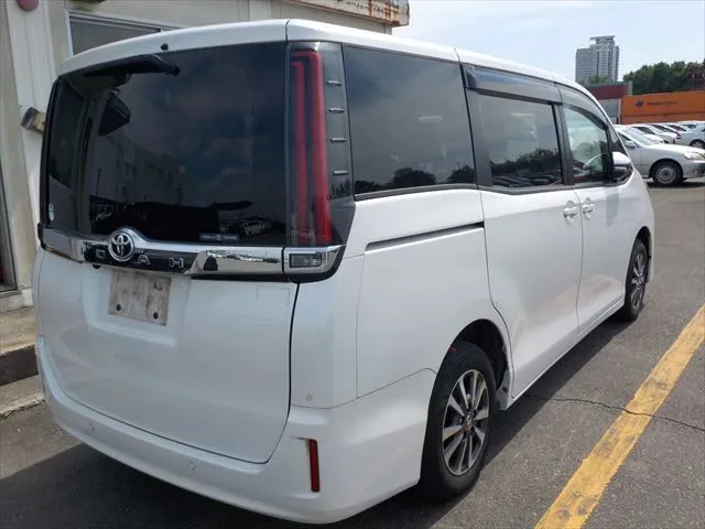 Toyota Noah X 2021 (Non Hybrid, Auction Grade 3.5) – Pearl | 72,297 km | Upcoming | STK-260835