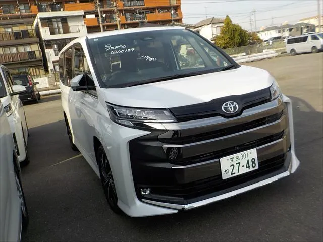 Toyota Noah S-Z 2025 (Hybrid, Auction Grade S) – Pearl | 4 km | Dhaka | STK-260818