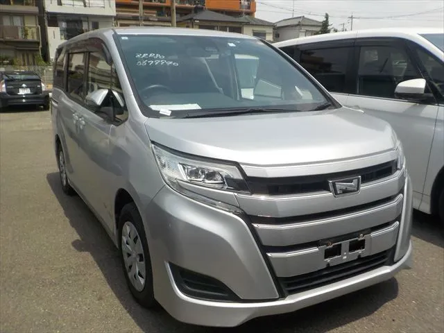 Toyota Noah X 2021 (Non Hybrid, Auction Grade 3.5) – Silver | 74,829 km | Upcoming | STK-260838