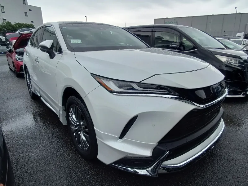 Toyota Harrier Z Leather 2023 (Hybrid, Auction Grade 4.5) – Pearl | 24,000 km | July | STK-260587