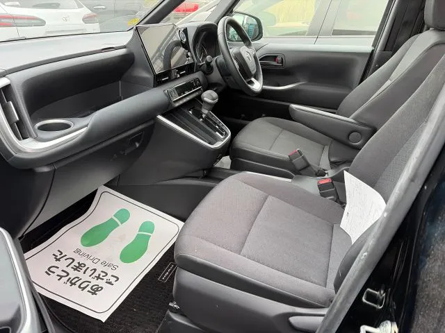 Toyota Noah S-G 2022 (Hybrid, Auction Grade 4) – Black | 79,338 km | Dhaka | STK-260616