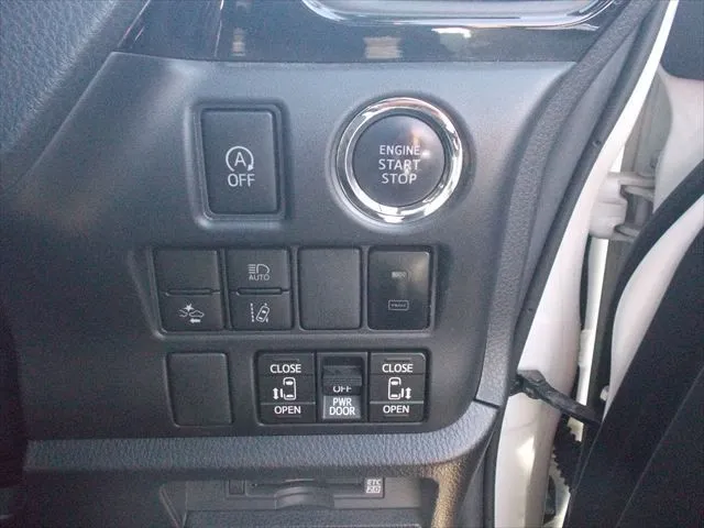 Toyota Noah SI 2020 (Non Hybrid, Auction Grade 4) – Pearl | 88,151 km | Dhaka | STK-260829